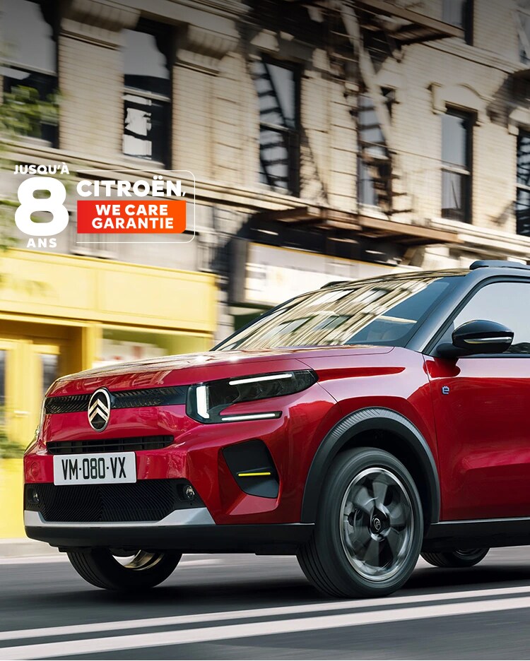 2 New ë-C3 driving in the city