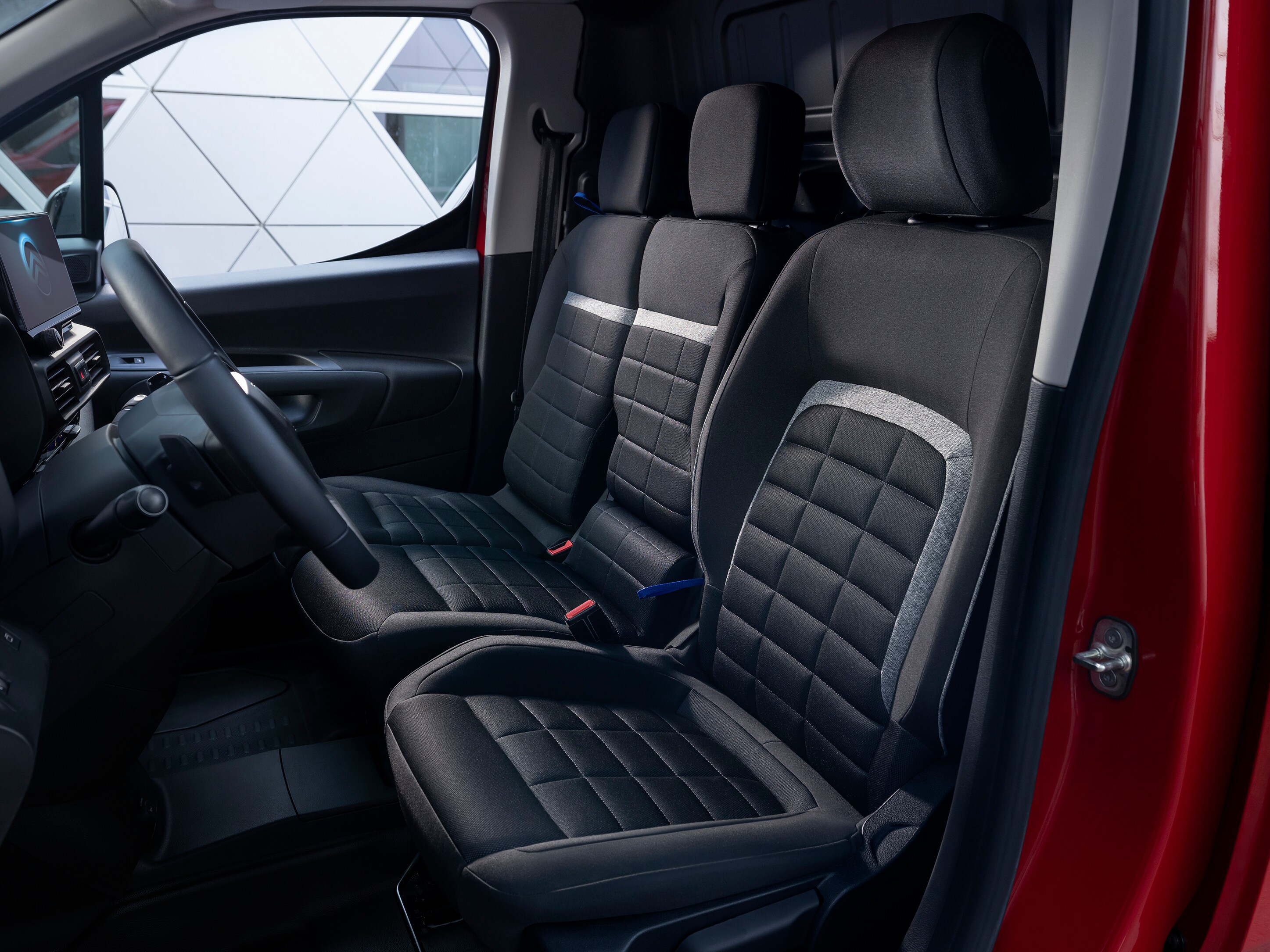 New ë-Berlingo van interior