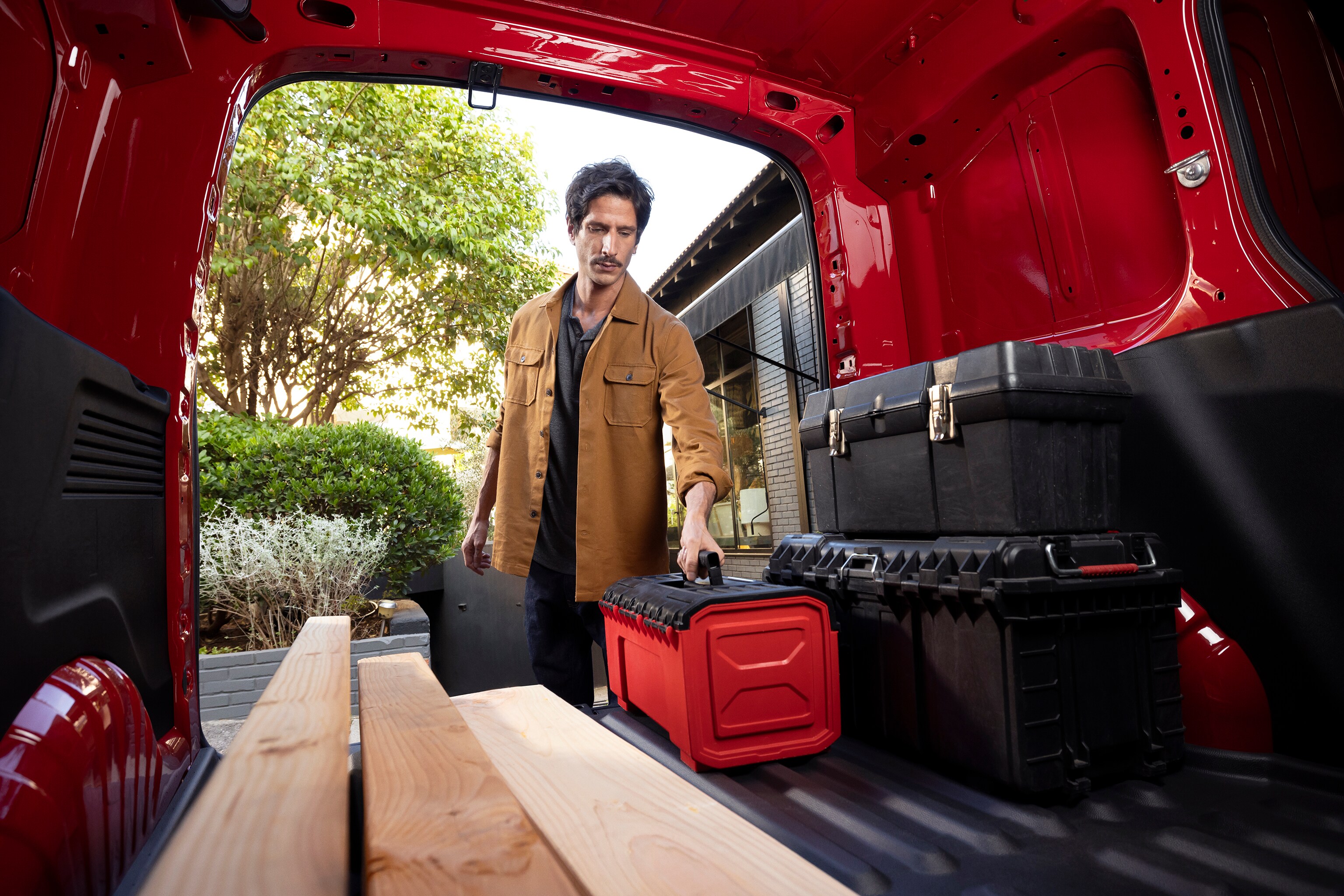 New ë-Berlingo van loading space