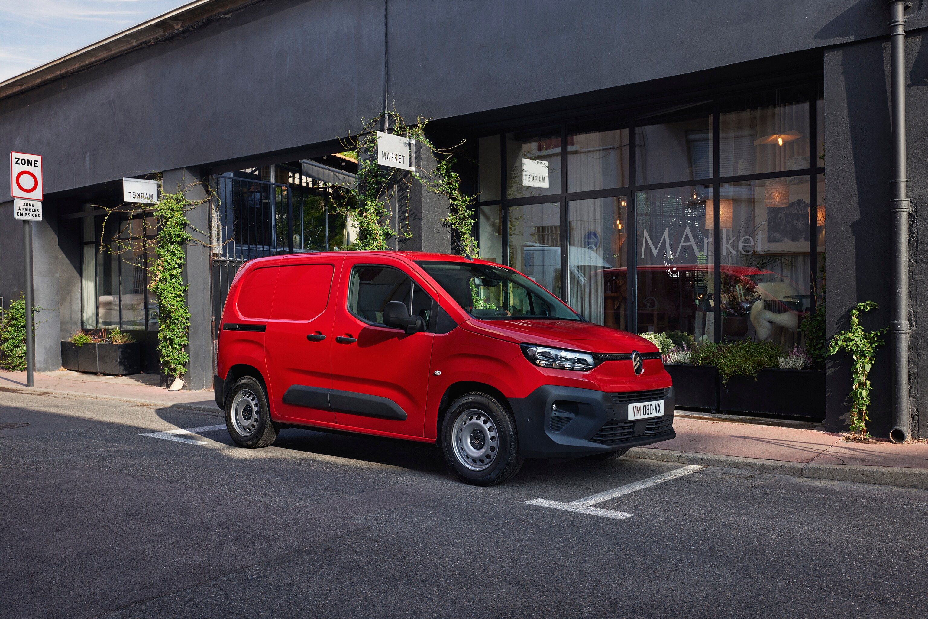 New ë-Berlingo van parked
