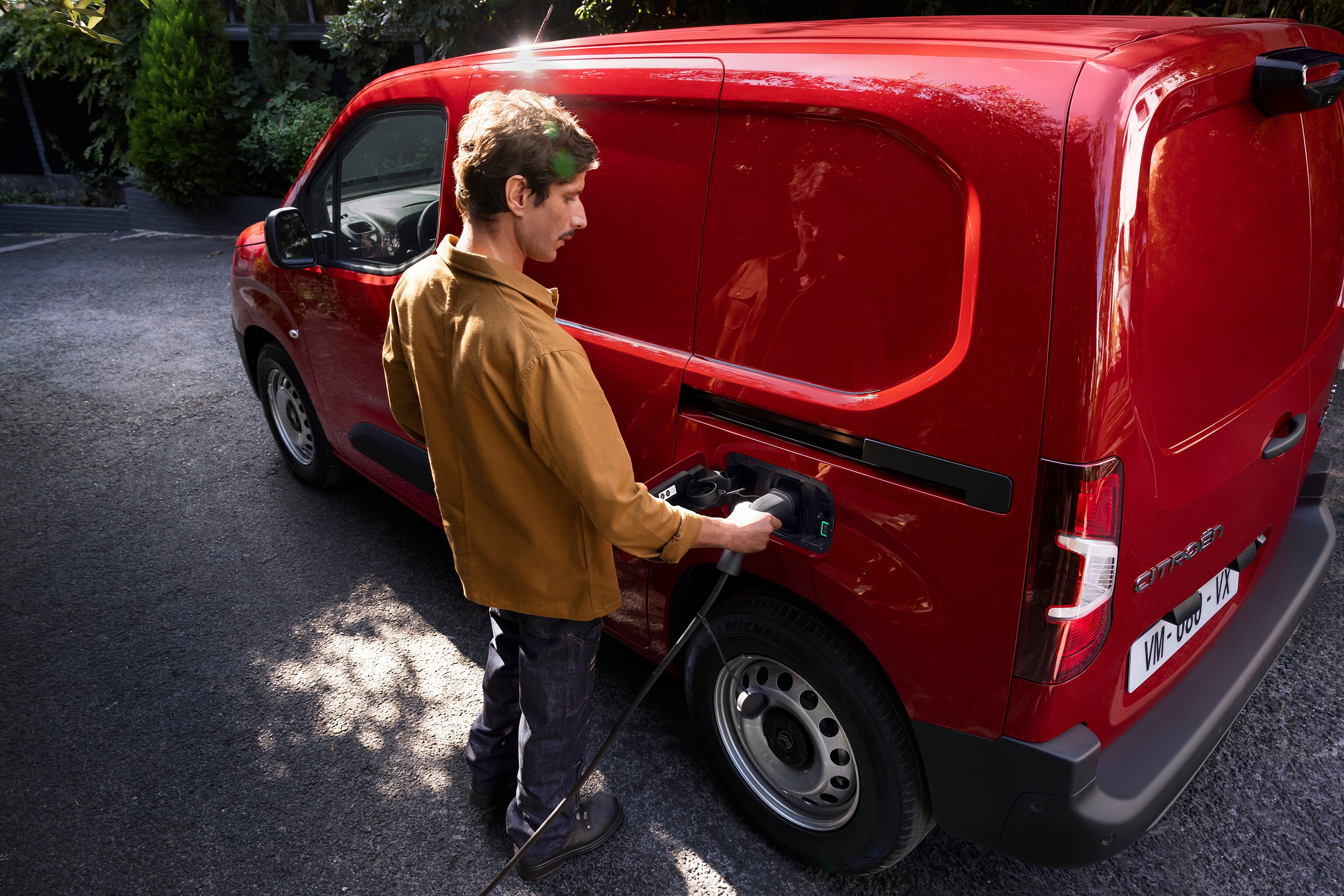 New ë-Berlingo van charging