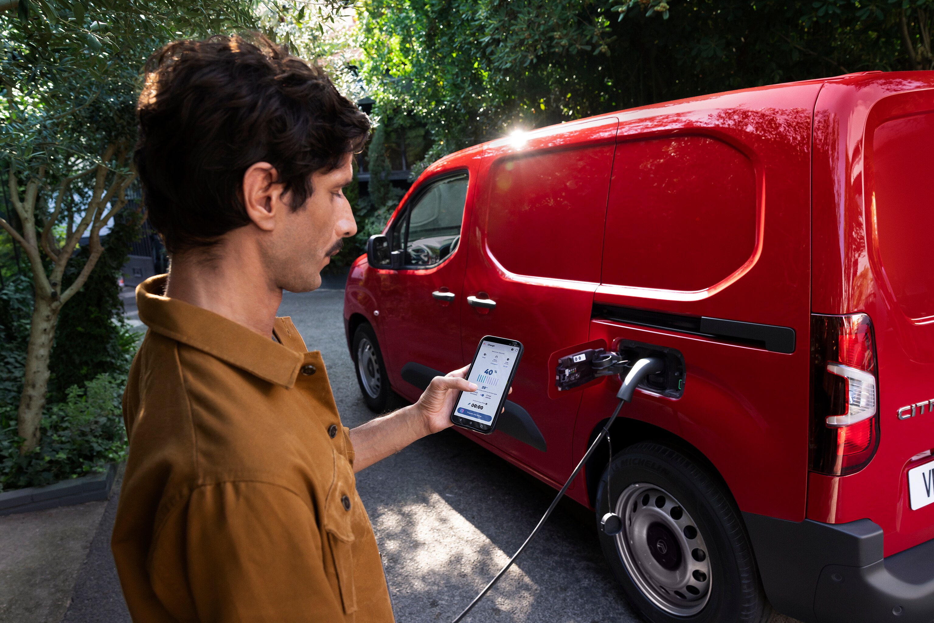 New ë-Berlingo van charging