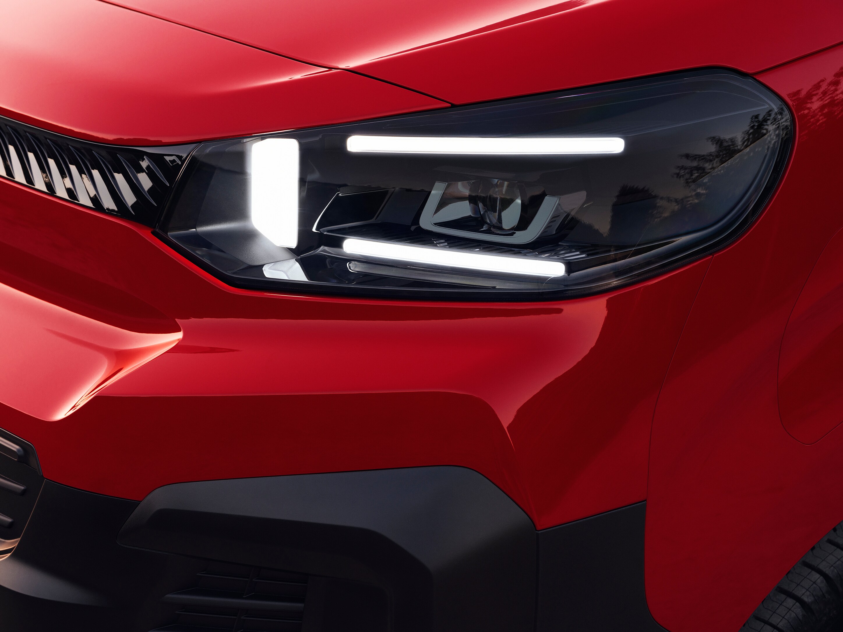 New ë-Jumpy front headlight details