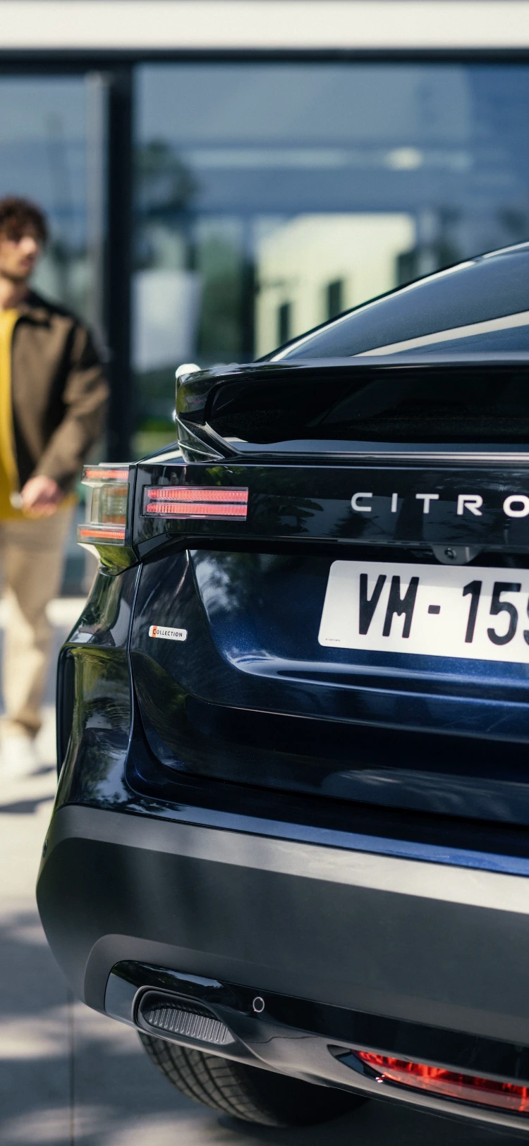 Gros plan arrière de ë-C4 avec l'éclairage LED moderne, design, visibilité et techno pour un look premium distinctif.