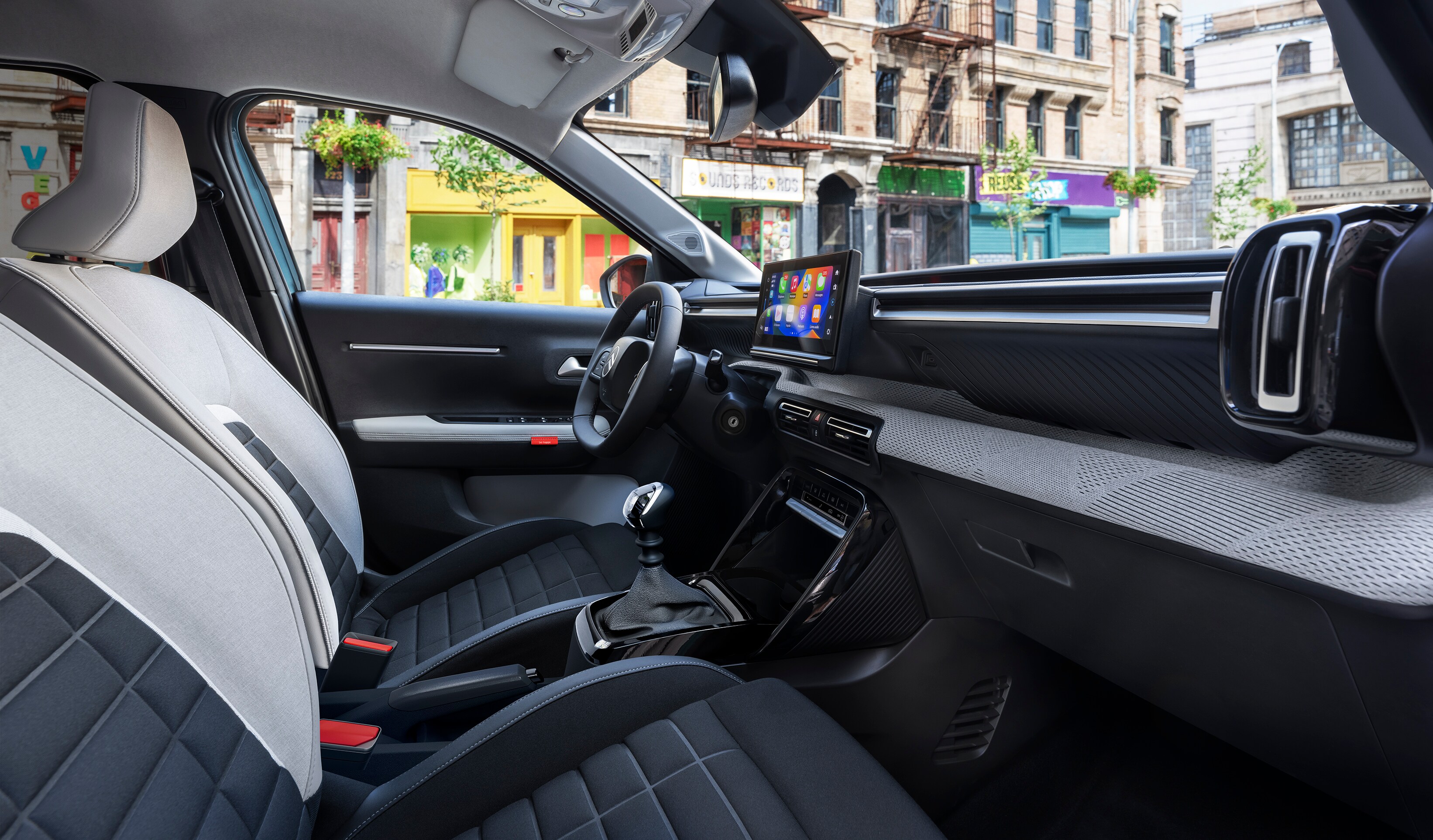 Vue de l'habitacle de Citroën ë-C3, le design tableau de bord pour conduite intuitive, abordable.