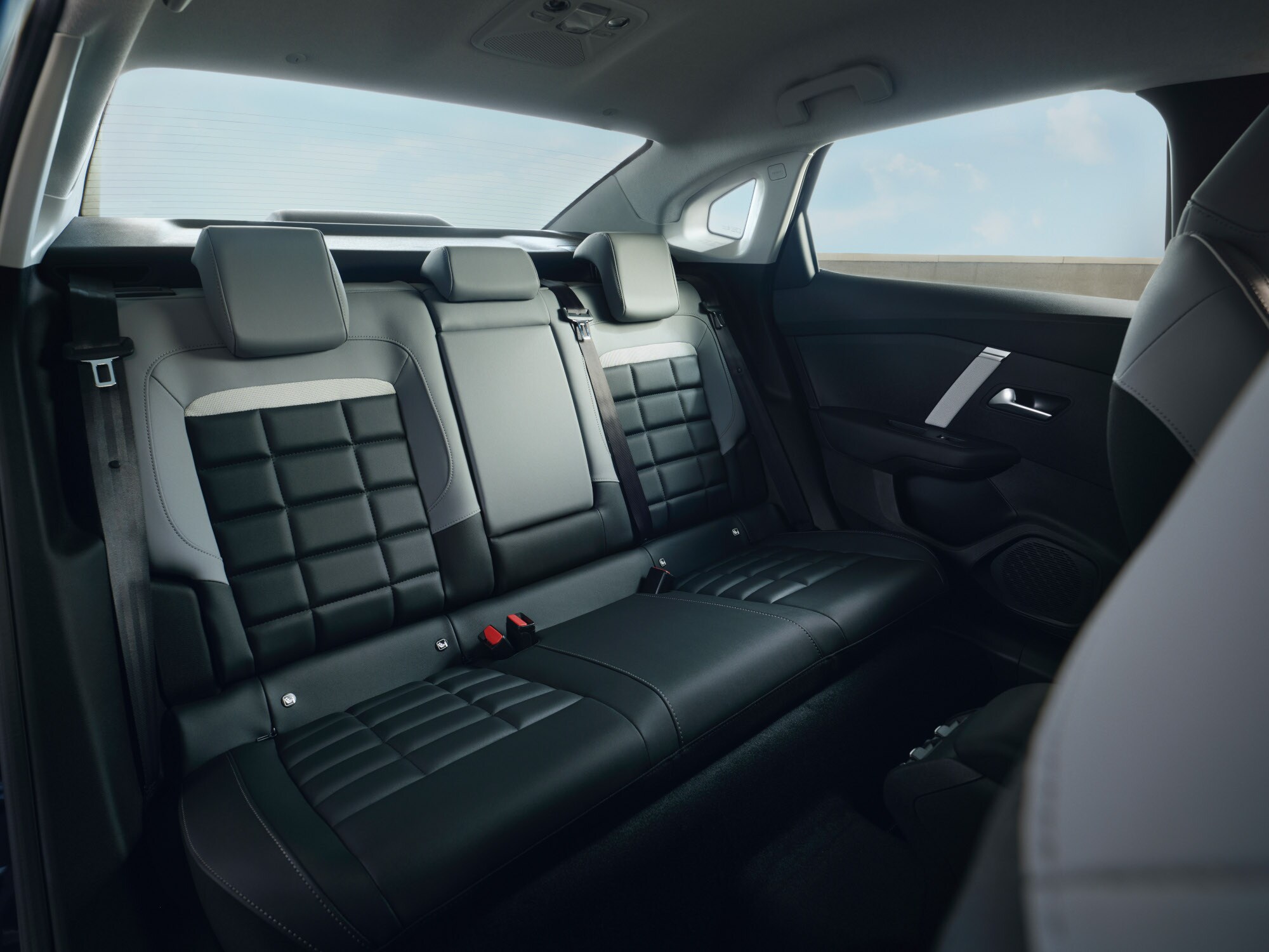 ë-C4 X interior view